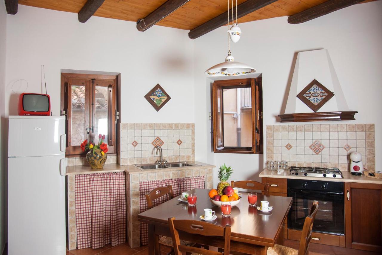 Mirose'S Holiday Home Castelbuono  Ngoại thất bức ảnh